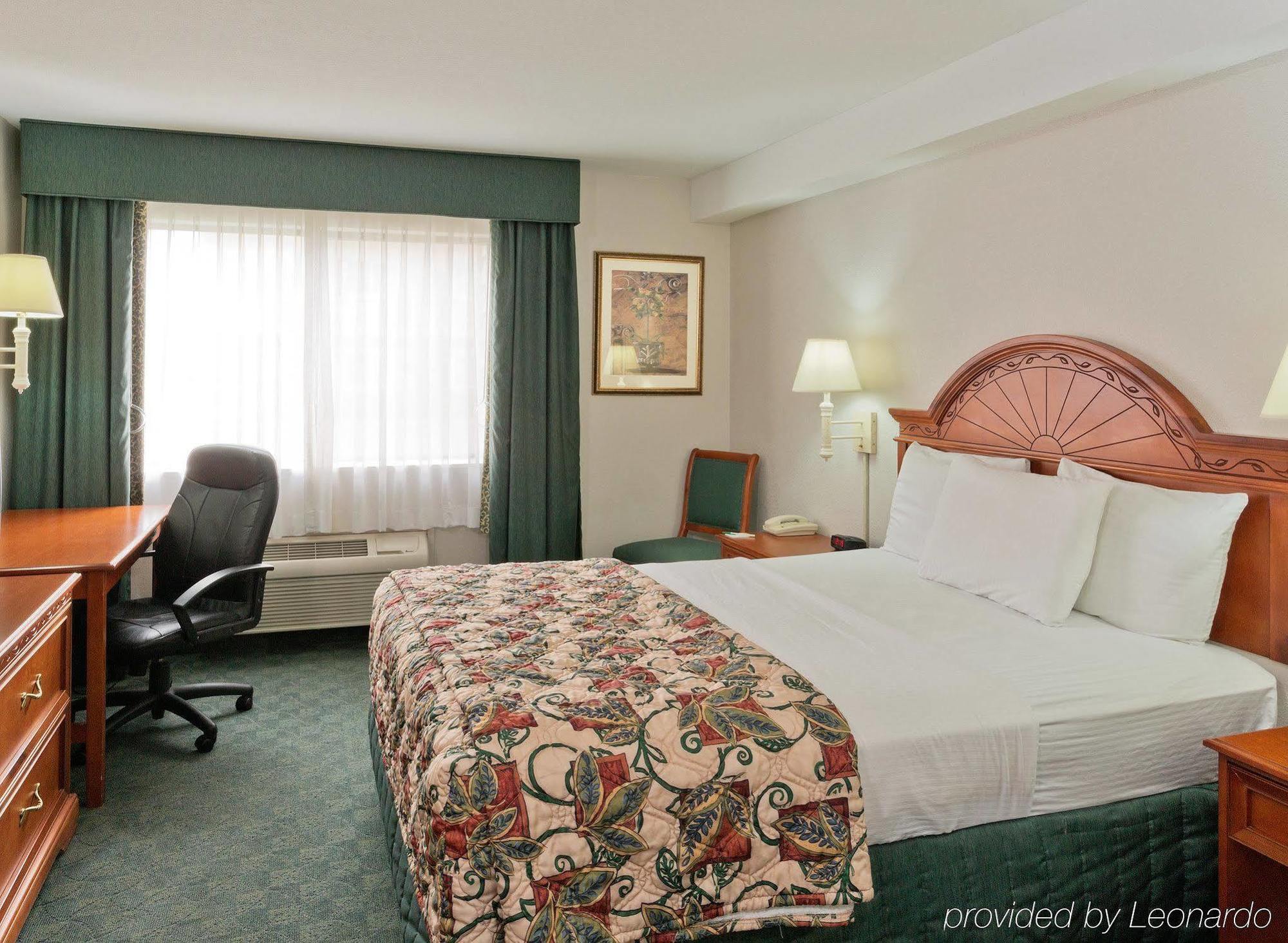 La Quinta Inn By Wyndham Эверетт Экстерьер фото